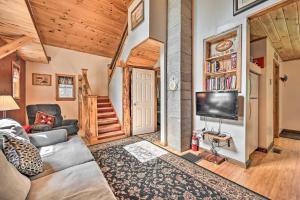 een woonkamer met een bank en een tv bij Cabin in the Untouched Woods - 3 Miles to Ski in Jay