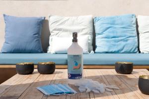 a bottle of wine on a table in front of a couch at Maison Tavolara in Porto-Vecchio