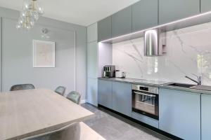 Kuchyňa alebo kuchynka v ubytovaní 3 City apartments - Syma