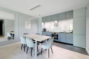 Kuchyňa alebo kuchynka v ubytovaní 3 City apartments - Syma