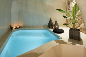 Piscina di Floria Suites o nelle vicinanze