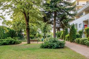 Imagen de la galería de The Bluedeck Wellness Apartment, en Balatonfüred