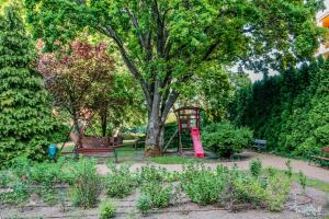 Imagen de la galería de The Bluedeck Wellness Apartment, en Balatonfüred