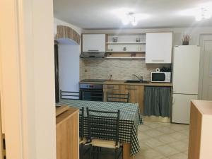 Kuchyňa alebo kuchynka v ubytovaní Apartment Filipas