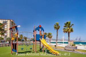 Детская игровая зона в Apartamento Málaga City Beach