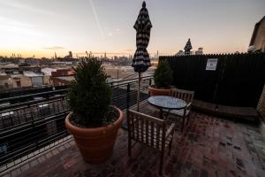 Uma varanda ou terraço em Henry Norman Hotel