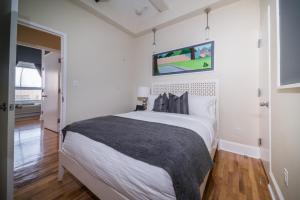 Cama ou camas em um quarto em Henry Norman Hotel