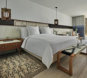 Postel nebo postele na pokoji v ubytování Four Seasons Resort Los Cabos