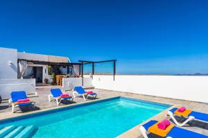 The swimming pool at or close to Villa Casa Bream