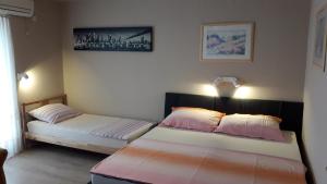 Säng eller sängar i ett rum på Apartments Svjeta