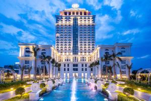 a view of the mandarin oriental hotel at night at Nam Cuong Nam Dinh Hotel in Nam Ðịnh