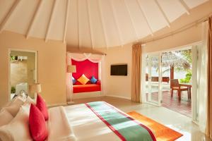 A bed or beds in a room at Sun Siyam Vilu Reef with Free Transfer