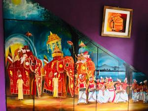 un dipinto di un elefante su un muro di White House a Negombo