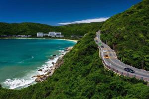 an overhead view of a road next to the ocean at Park Hyatt Sanya Sunny Bay Resort in Sanya