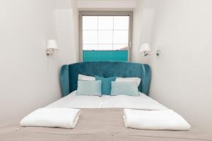 Łóżko lub łóżka w pokoju w obiekcie Apartments Tartaczna 2 - Gdansk Old Town by Noclegi Renters