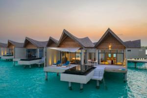 Kuredhivaru Resort and Spa - Maldives内部或周边的泳池