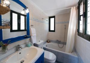A bathroom at Villa Gerasimoula