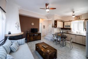 A kitchen or kitchenette at Villa Gerasimoula