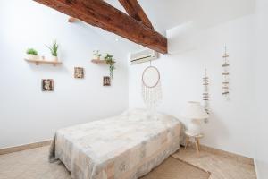a bedroom with a bed in a white room at Le Kocoon hyper T3 centre proche plage in Bandol