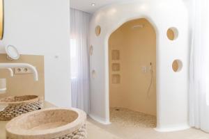 Gallery image of Villa Gold & White in Maragkas