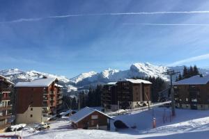 Charmant appartement 6-8 personnes au cœur du village à proximité lac et pistes de ski að vetri til