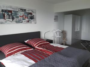 Postel nebo postele na pokoji v ubytování Kaiser - Ferienwohnungen Dreiburgenblick