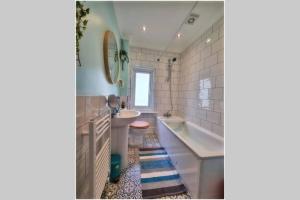 a bathroom with a tub and a sink and a toilet at Central St Leonards on sea Apartment in Hastings