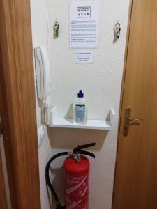 a fire hydrant in a bathroom with a phone at Balcón curva de Estafeta - Centro in Pamplona