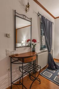 a dressing table with a mirror in a room at Beloi Hotel in Vitsa