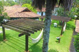 an overhead view of a park with a wooden bench at OYO Pousada do Wagner, Rio das Ostras in Rio das Ostras