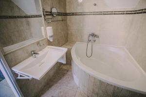 Ötösfogat Panzió 8600 Siófok, Dózsa Gy. utca 53. kép - 2