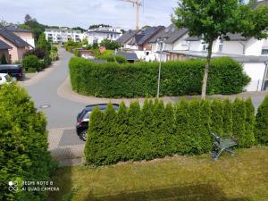 a bike parked next to a hedge in a residential neighborhood at Romantischer Traum, nur 1 Tag im voraus zu buchen, mit TV inkl Netflix in Bielefeld +10 photos
