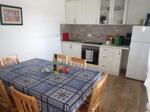 Kuchyňa alebo kuchynka v ubytovaní Villa Niva