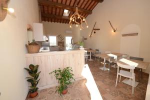 A restaurant or other place to eat at Agriturismo Villa Adimari