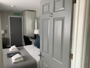 A bed or beds in a room at Badgemore Park 