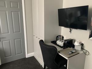 A television and/or entertainment center at Badgemore Park 