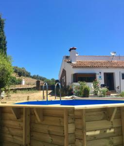 Bazén v ubytovaní Finca Valle Corchoso alebo v jeho blízkosti