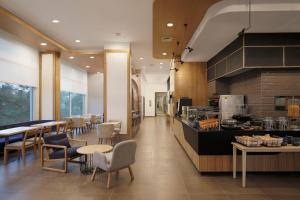 A restaurant or other place to eat at Holiday Inn Express Pune Hinjewadi, an IHG Hotel