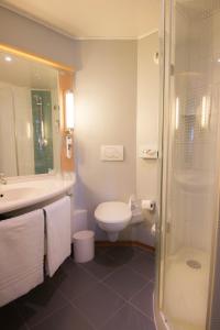 a bathroom with a toilet and a sink and a shower at ibis Alger Aéroport in Alger