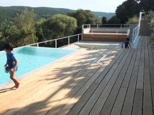 The swimming pool at or close to LI PIREDDI
