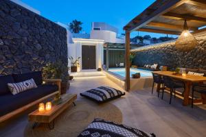Piscina di Floria Suites o nelle vicinanze