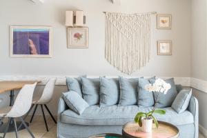 a living room with a blue couch and a table at Hôtel Le Pré Saint Michel in Manosque
