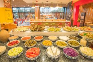 a buffet with many bowls of different types of food at ibis Alger Aéroport in Alger