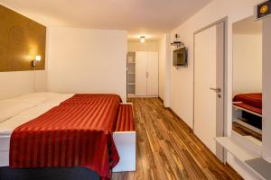 Posteľ alebo postele v izbe v ubytovaní Riviéra Rooms Vendégszobák + 2 fotografie