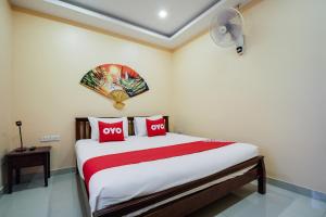 Cama ou camas em um quarto em OYO 1027 Patumnak Beach Guesthouse