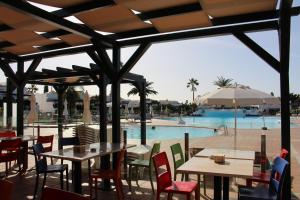 The swimming pool at or close to Marlenghi Apartments 70