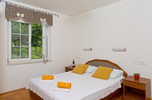 Imagen de la galería de Apartments Kalina, en Jelsa