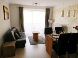 Televízia a/alebo spoločenská miestnosť v ubytovaní Apartament Oaza Kołobrzeg-Podczele Kompleks Feniks basen siłownia jacuzii