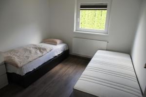 Säng eller sängar i ett rum på RanczouWitka Apartament