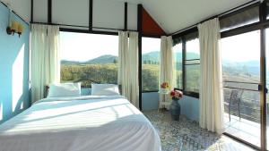 Nespecifikovaný výhled na hory nebo výhled na hory při pohledu z rezortu